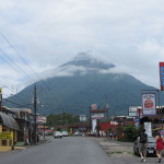 Autostrada Panamerykańska: wulkan Arenal, Kostaryka; źródło zdjęcia: http://commons.wikimedia.org/wiki/File:De_Arenal_vulkaan_vanaf_La_Fortuna.JPG