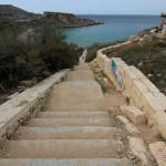 Malta: zejście do plaży Għajn Tuffieħa