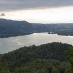 Niemcy: jezioro Kochelsee, widok z przłęczy