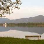 Niemcy: ławeczka nad jeziorem Forggensee