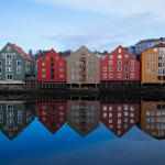 Trondheim: kolorowe domki nad Nidelvą